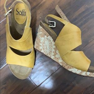 Size 8 Sofft wedges